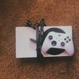 Xbox Series S Brand New works perfectly nothing wrong with it